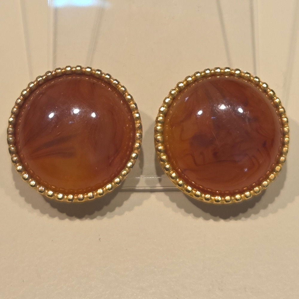 Vintage ELLEN DESIGNS Signed Acrylic Gold Tone Round Cabochon Clip On Earrings‎